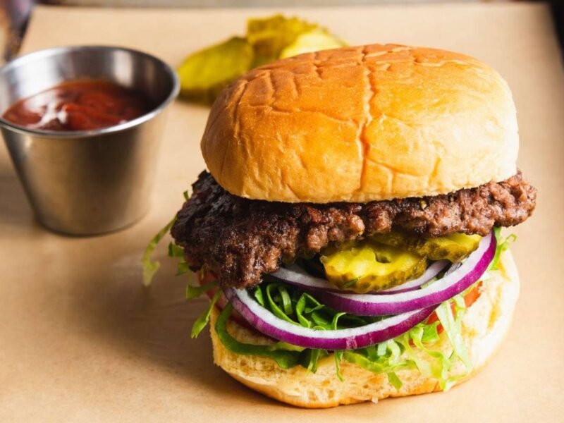 Smash Burgers vs Regular Burgers: Which One is Trendy?